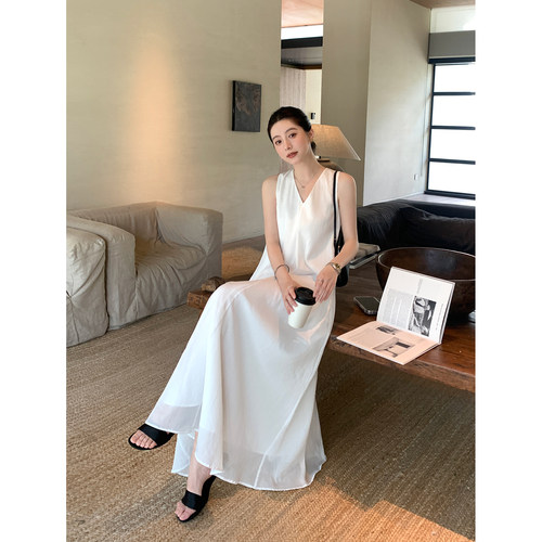 Maven Lin极简老钱风度假V领苎麻连衣裙女气质松弛飘逸宽松背心裙