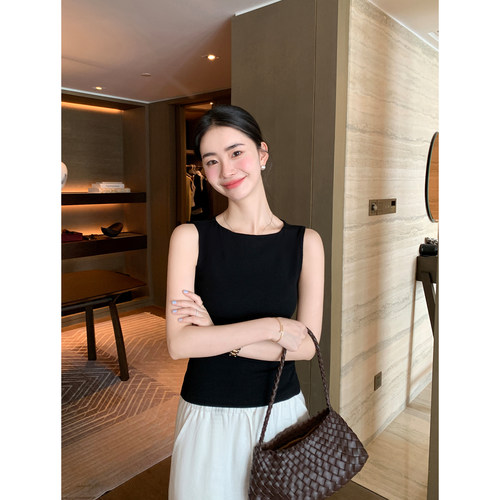 Maven Lin 窄肩救星|极简风船领小背心女外穿黑色修身上衣无袖