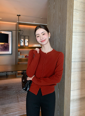 Maven Lin 暖绒触感丨100%羊毛圆领开衫女气质保暖长袖针织上衣