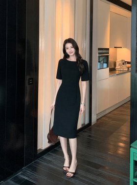 Maven Lin 城市假日 黑色醋酸短袖连衣裙女高级感收腰中长款裙子