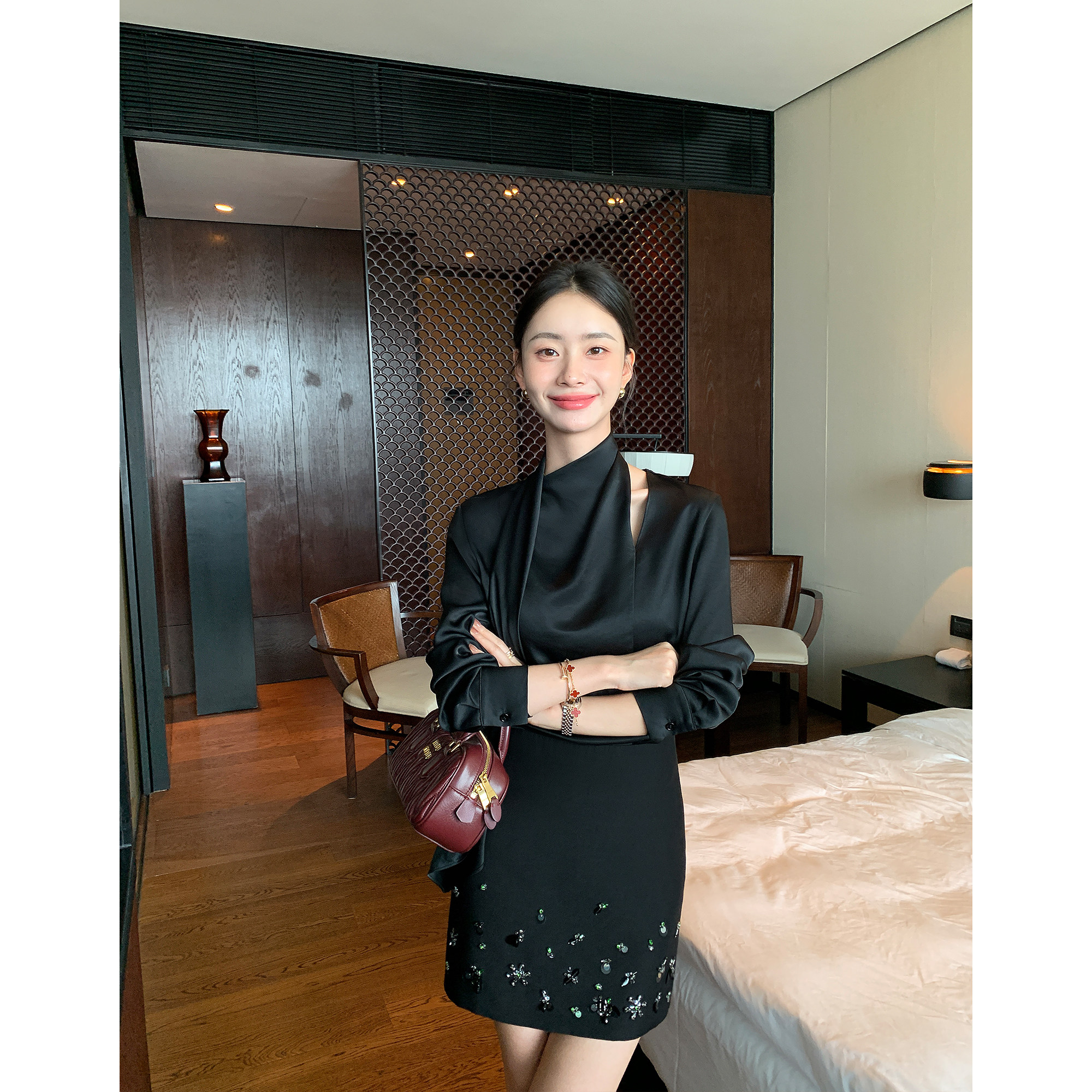 Maven Lin 璀璨繁花 重工立体钉珠a字半身裙女修身设计感包臀短裙