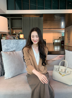 Maven Lin 轻奢俏感 撞色V领假两件针织开衫女100%羊毛薄款小外套