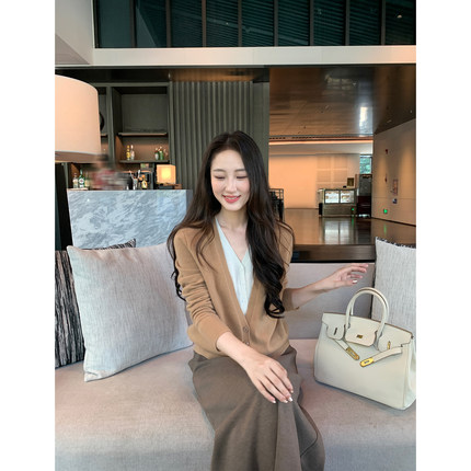 Maven Lin 轻奢俏感 撞色V领假两件针织开衫女100%羊毛薄款小外套