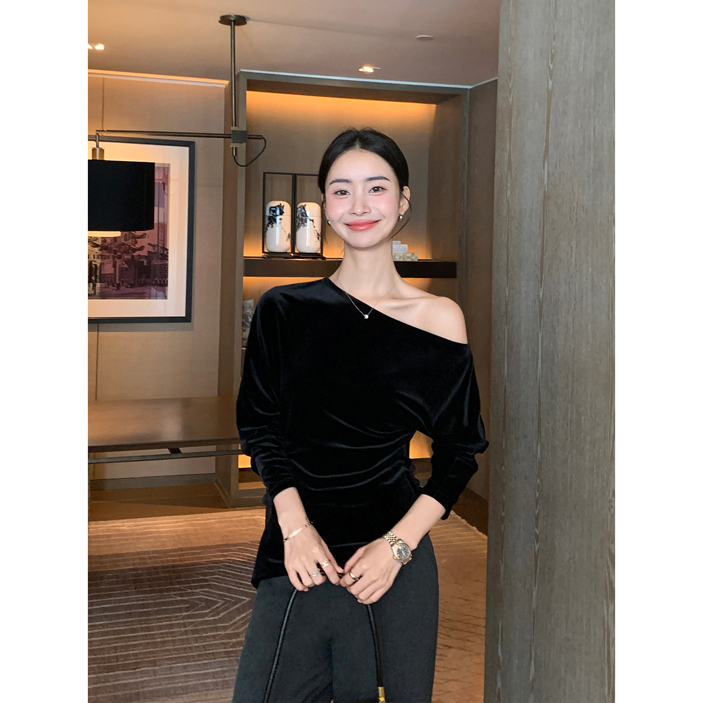 Maven Lin 智性奢感 高品质醋酸丝绒斜肩上衣女设计感收褶针织衫