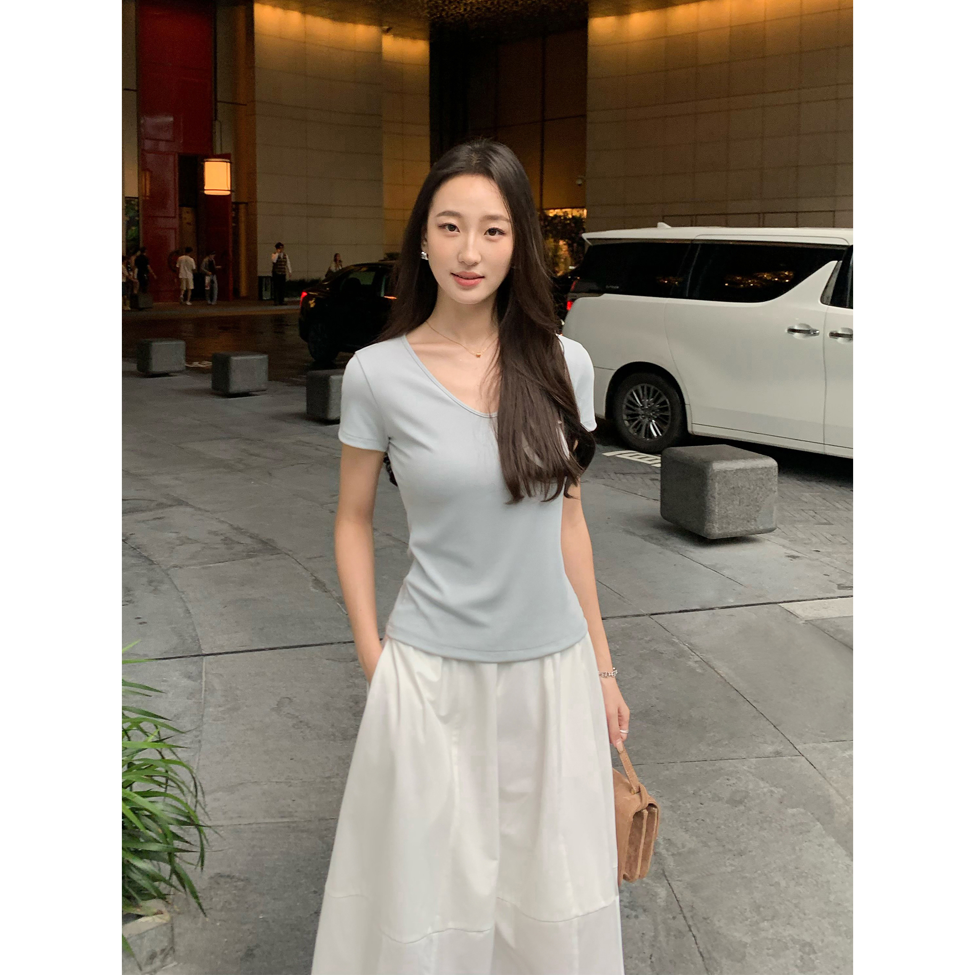 Maven Lin 经典实穿|白色短袖T恤女休闲宽松莫代尔v领正肩上衣夏