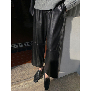 Maven Lin 摩登时髦_极简廓形PU皮直筒九分裤女宽松休闲阔腿皮裤