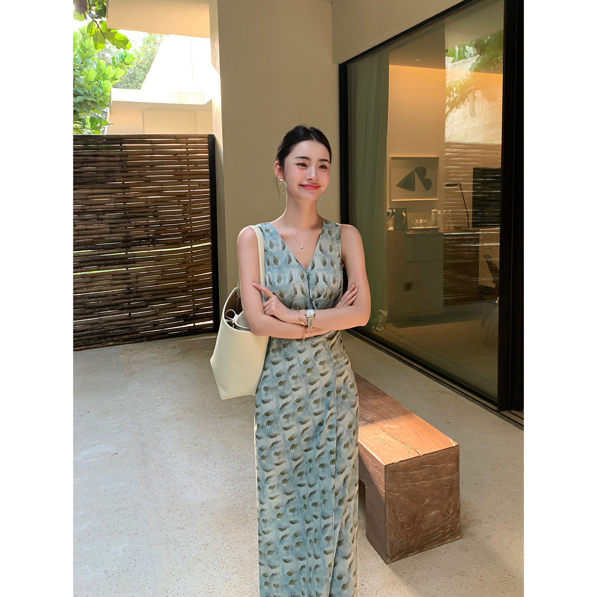 Maven Lin 海滨长滩|氛围感裹式印花连衣裙女绑带式V领气质背心裙