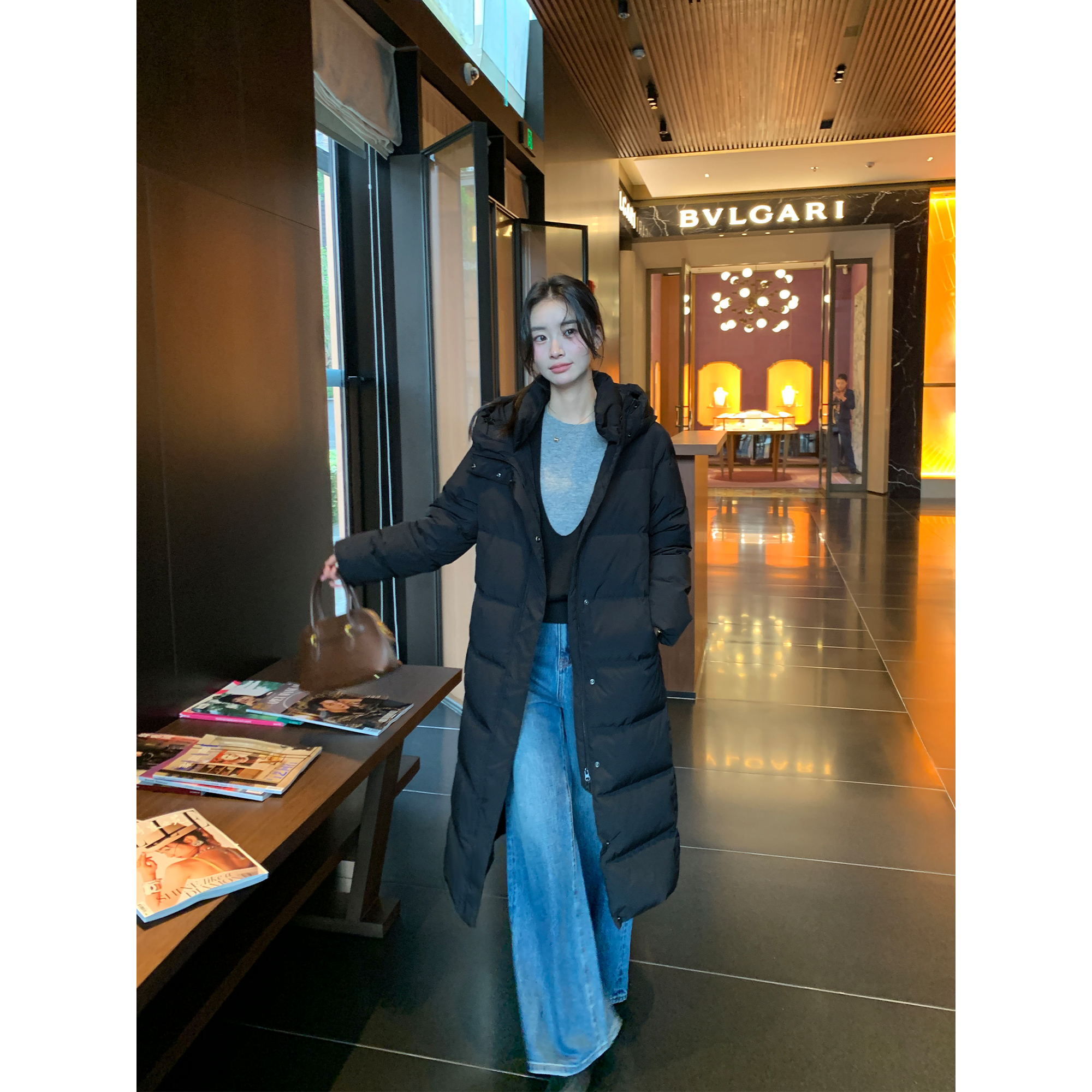 舒适保暖立领连帽长款羽绒服