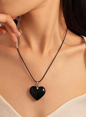 MaisonCleo复古暗黑风喷漆爱心皮绳毛衣链时尚简约小众气质高级感