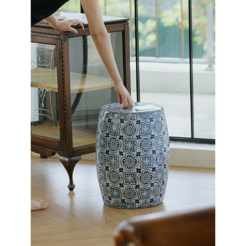 巴黎鸢尾手绘法式青花鼓凳