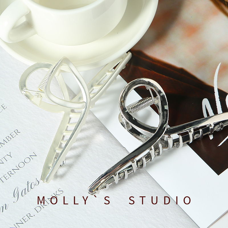 2024新款网红冷淡风金属中号鲨鱼抓夹高级感女后脑勺顶夹发卡发饰