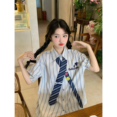范雯雯 美高返校生 学院风竖条纹衬衫女夏季甜美宽松领带短袖上衣