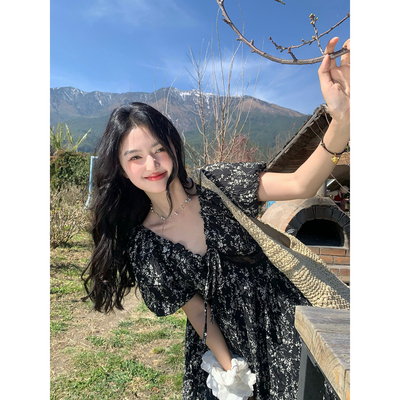 范雯雯 庄园女主 泡泡袖碎花连衣裙女夏季甜美黑色中长款a字裙子