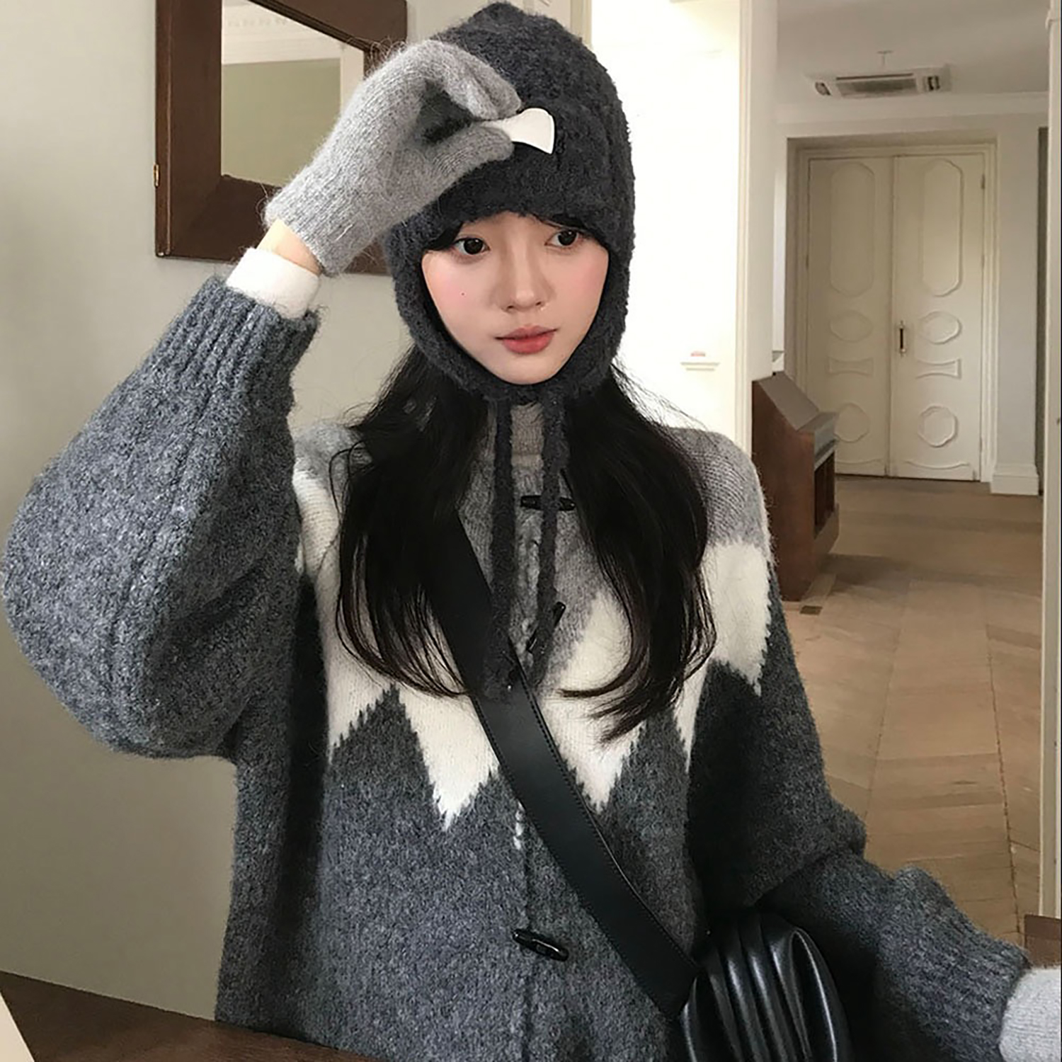 范雯雯 17/ww 菱序诗典 宽松复古菱格牛角扣圆领针织开衫女冬