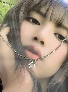泰国Lisa丽莎周边BLACKPINK组合同款高级感吊坠挂链正品手链项链