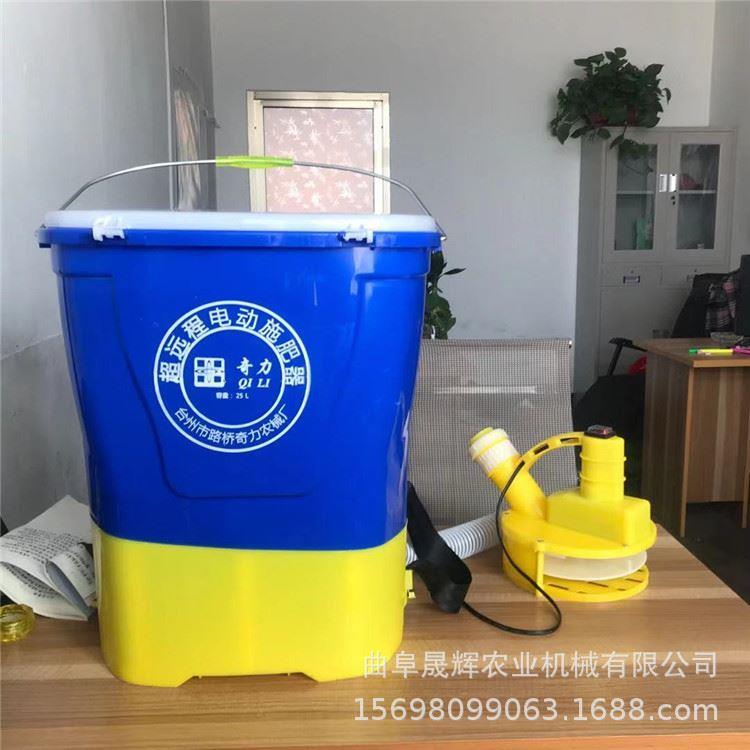 前背负式铅酸电池撒肥机 颗粒饲料投料机 高压电动蔬菜大棚施肥机图片