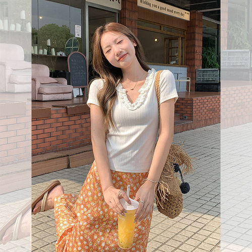 条纹V领木耳花边短袖T恤女设计感