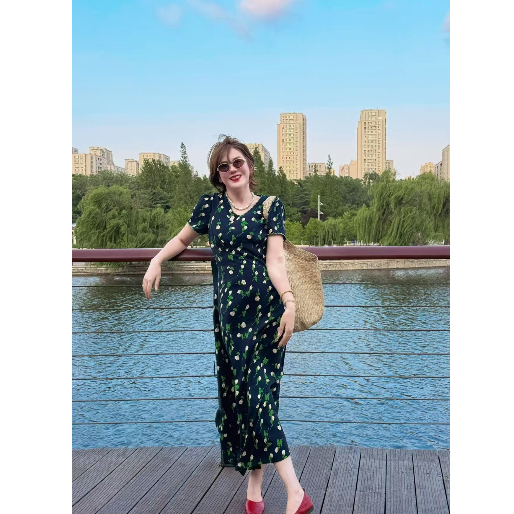 夏季新款休闲百搭舒适绵绸连衣裙