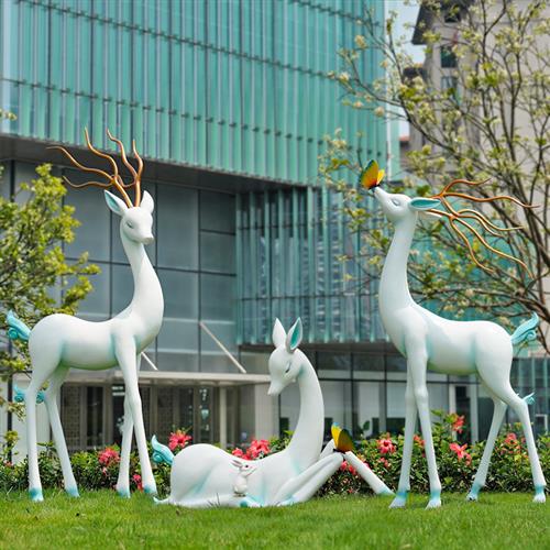 抽象梅花鹿玻璃钢公园户外大型雕塑园林草坪景观卡通装饰白鹿摆件