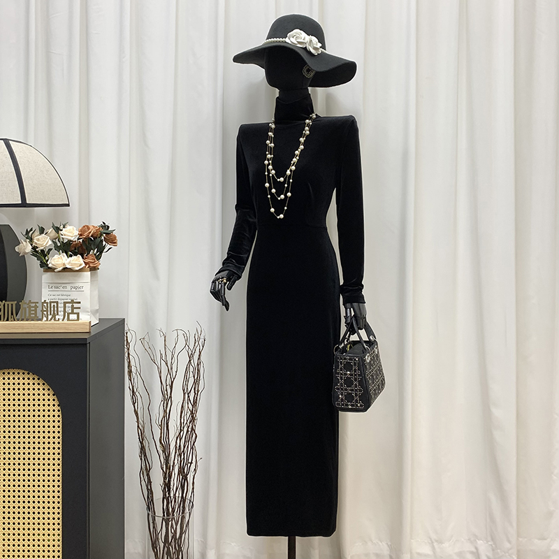 品诺狐超长款黑色长袖丝绒高领连衣裙2025秋冬新品遮肚显瘦高腰裙