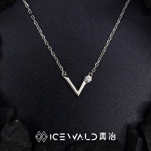 ICEWALD真冶 V字项链吊坠简约金色轻奢叠戴锁骨链