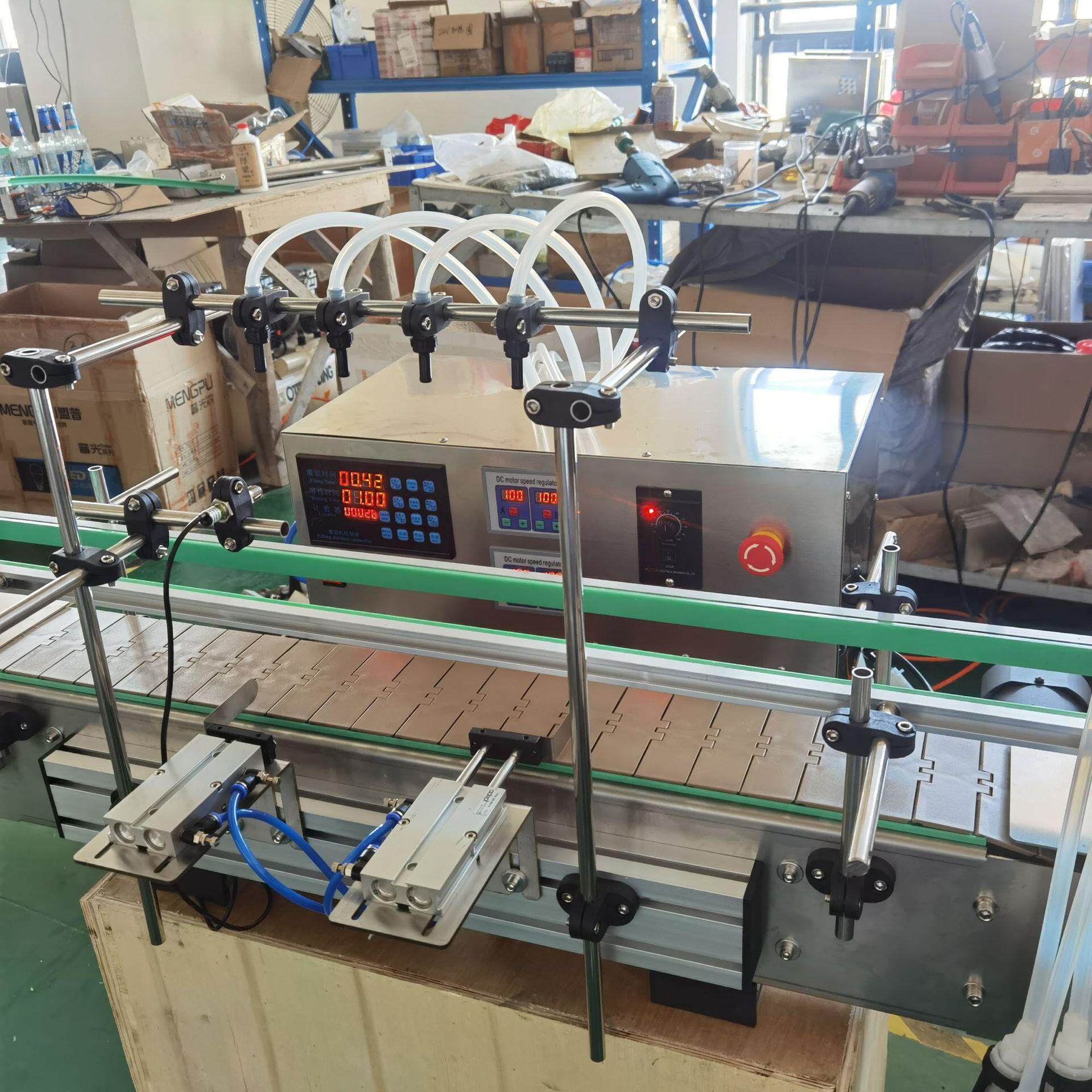 四头自动液体灌装机 桌面数控流水灌装线 果汁饮料牛奶智能分装机