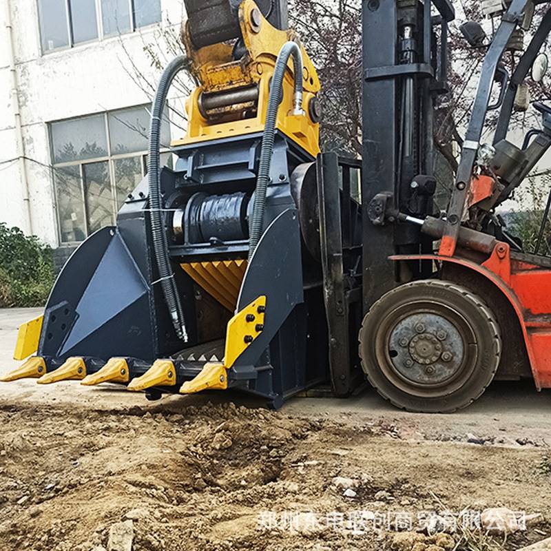 挖土机破碎斗混凝土碎石子水泥粉碎斗矿山开采液压碎石机粉碎设备