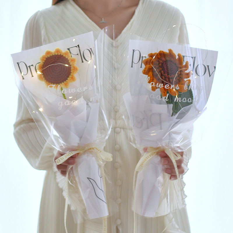 手捧玫瑰郁金香单支花束带灯串成品百搭精美包装仿真花束节日礼品