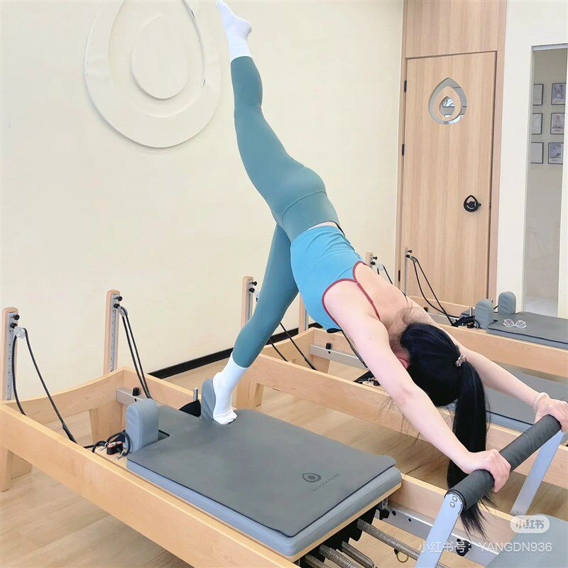 新品新运动内衣i女夏季撞色防震防下垂健身瑜伽服吊带一体美背心