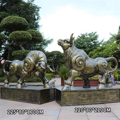 户外大型仿真铜牛玻璃钢雕塑农耕广场酒店牛年装饰商场华尔街摆件