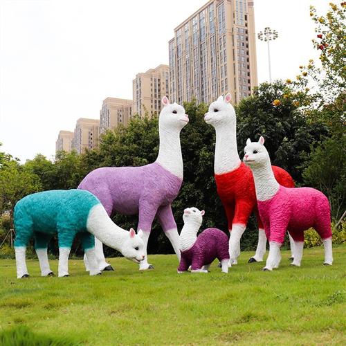 户外园林仿真动物羊驼雕塑花园公园草坪玻璃钢草泥马模型座椅摆件