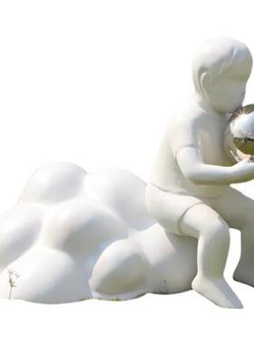 不锈钢铁艺镂空云朵户外景观小品读书人物雕塑小区草坪售楼处摆件