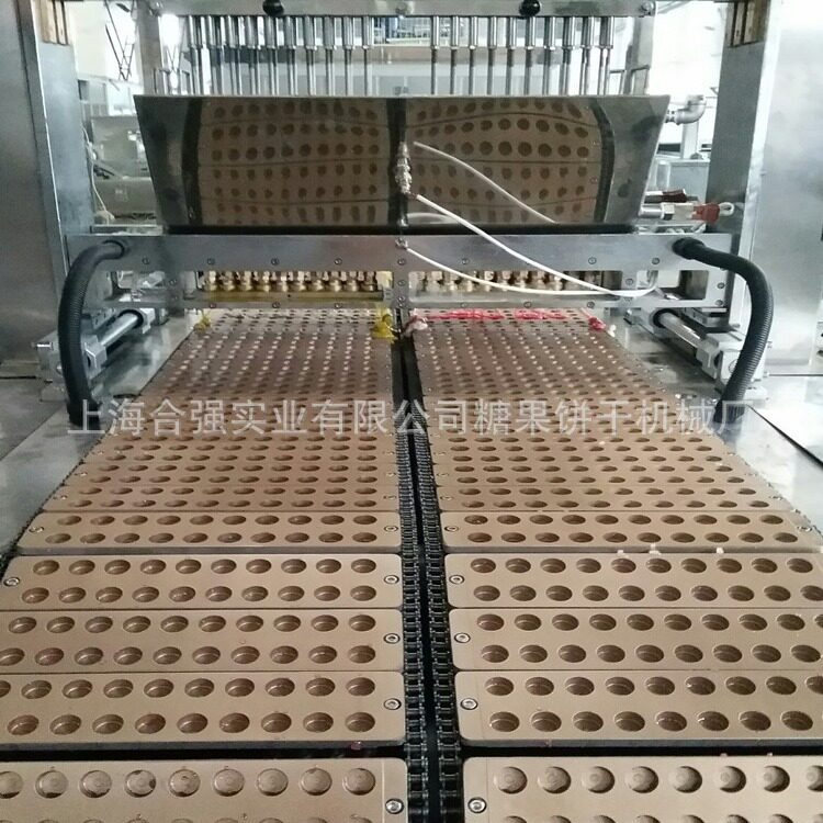 全自动明胶卡拉胶果胶软糖浇注机组 夹心软糖设备 糖果浇注生产线