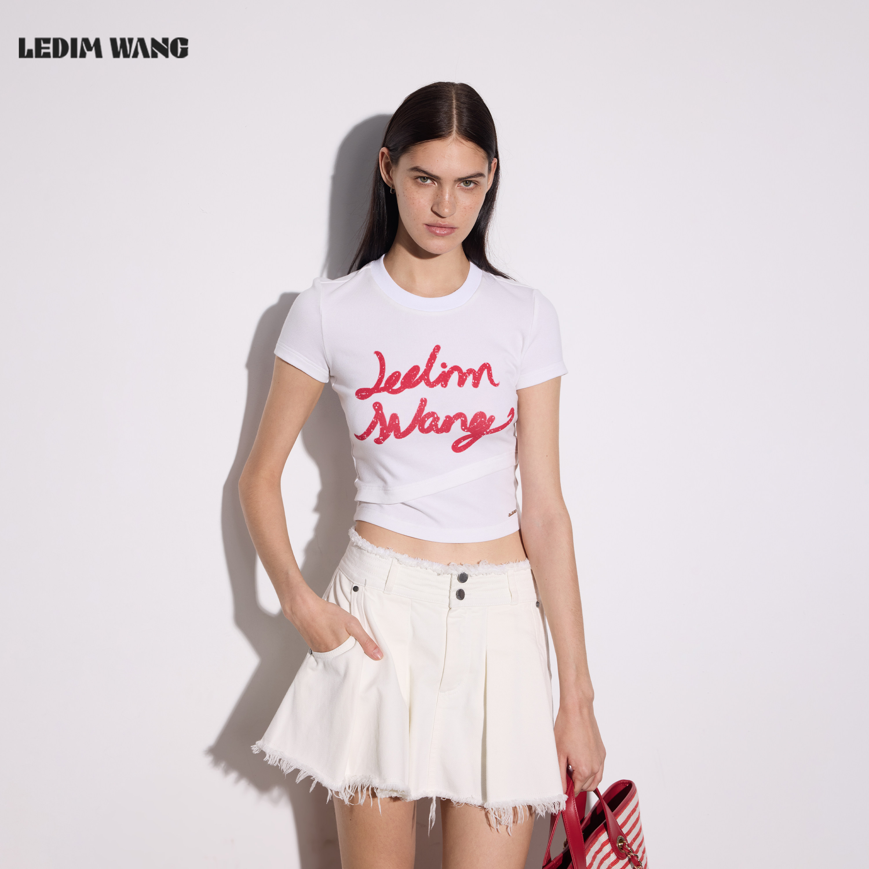 LEDIM WANG高腰线字母印花短袖T恤女26夏季新款白色收腰修身上衣