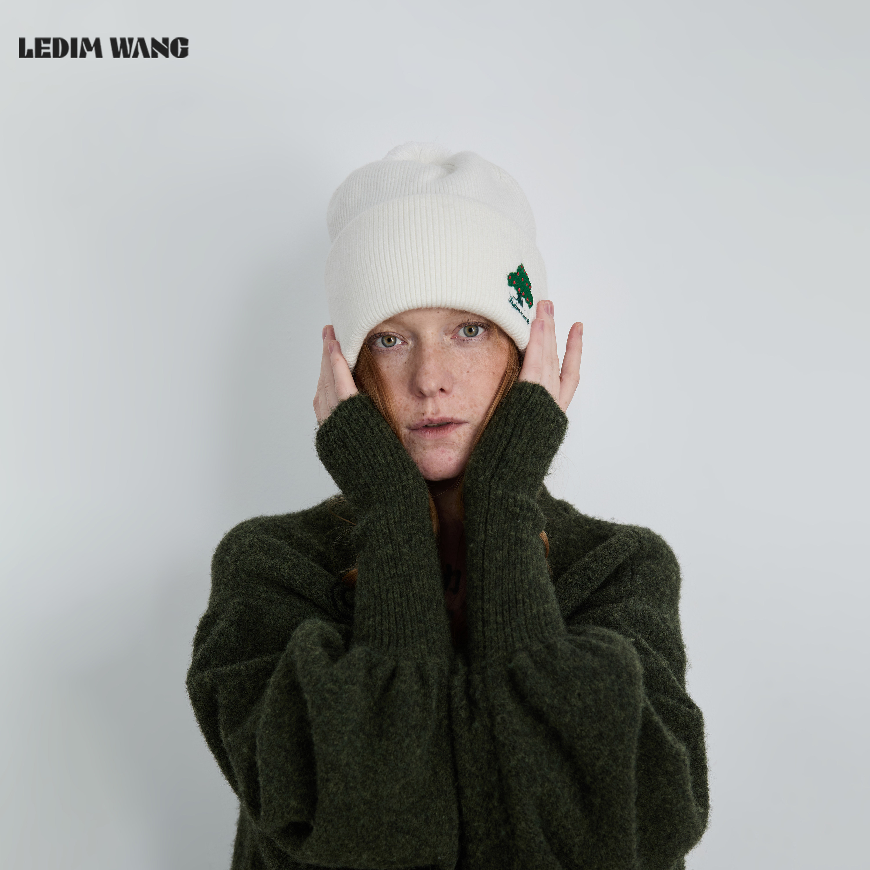 LEDIM WANG红标/冬日初雪圣诞针织帽女秋冬新款白色圣诞树绣花
