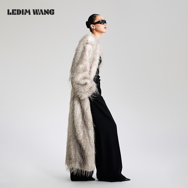 LEDIM WANG2023冬季新款V领环保皮草长外套女设计师原创大衣外套