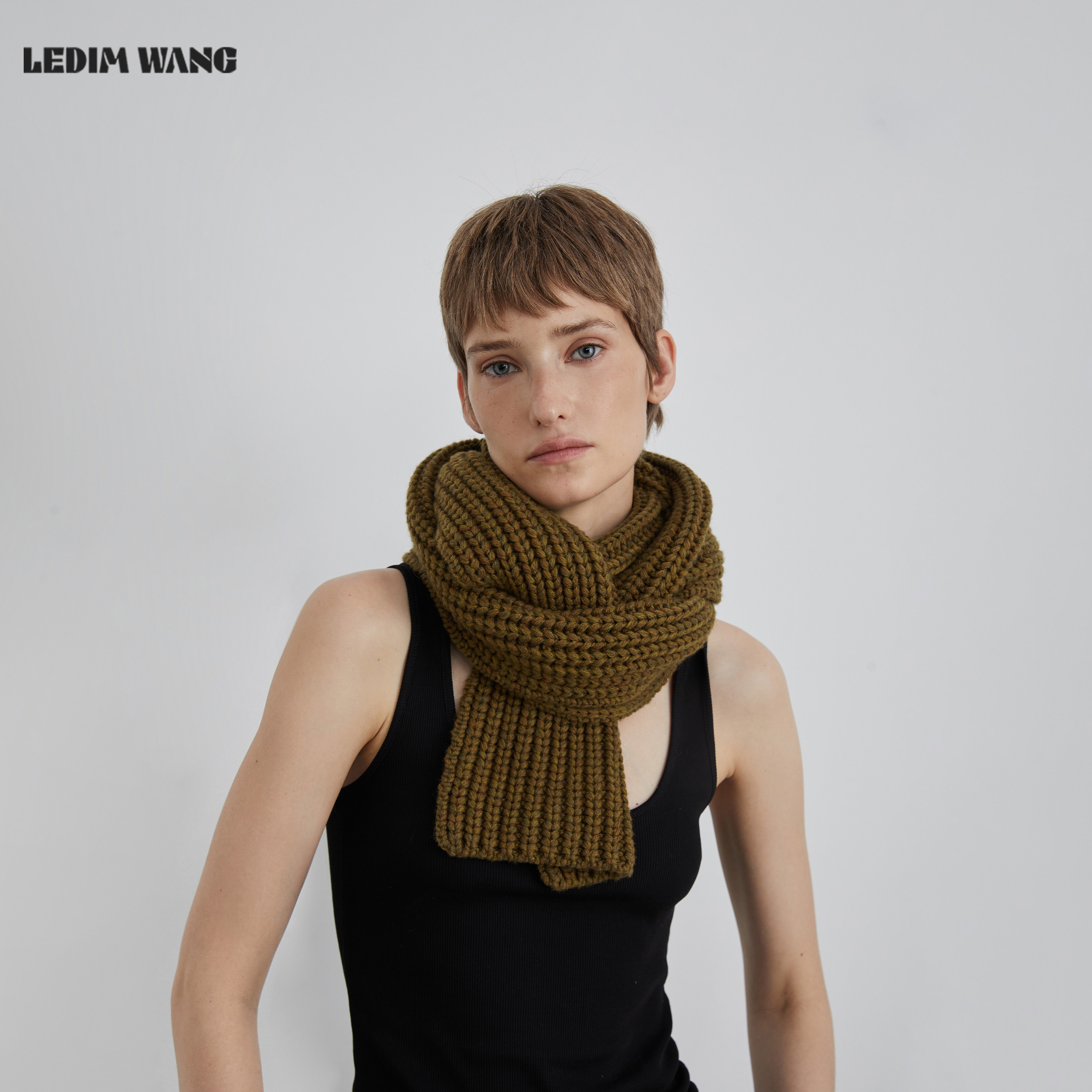 LEDIM WANG白标/五彩混纱慵懒粗针围巾2025秋冬复古苔藓绿新款