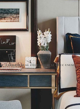 简约现代摆件白色正方形时钟创意摆件现代书房客房卧室摆设小方钟