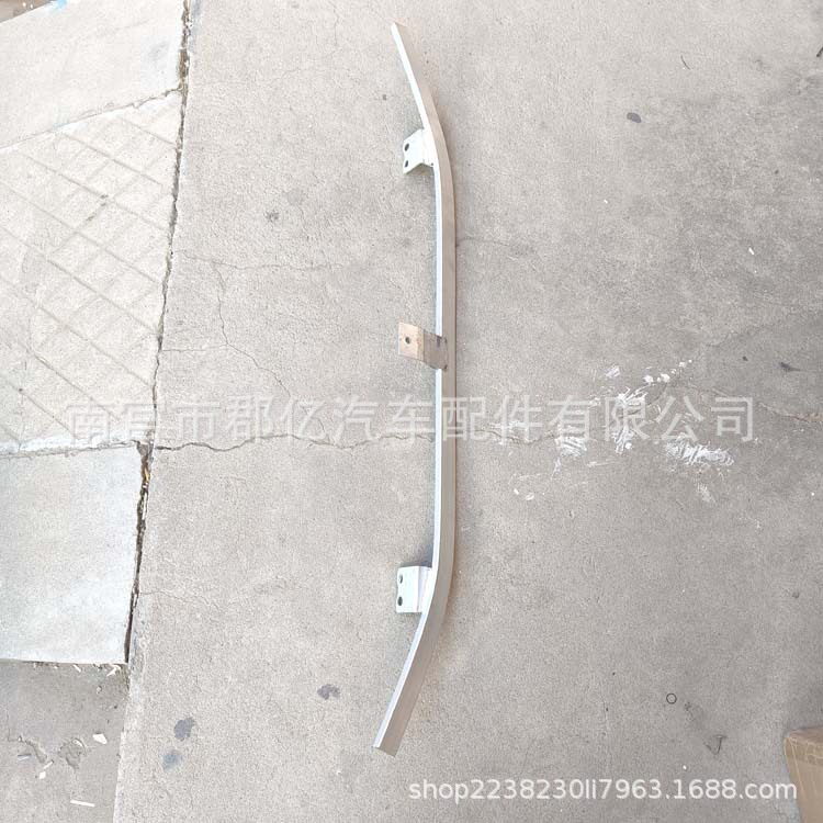 适用于零跑C11前杠下横梁汽车前保险杠下横梁