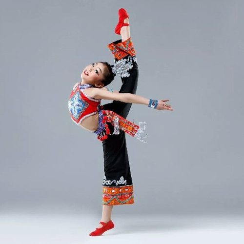 速发202服新款六一儿童苗族演出服装云南舞土壮族蹈家族表演服彝