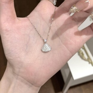 爆闪满钻小裙子扇形项链女2025新款轻奢高级感颈链精致百搭锁骨链