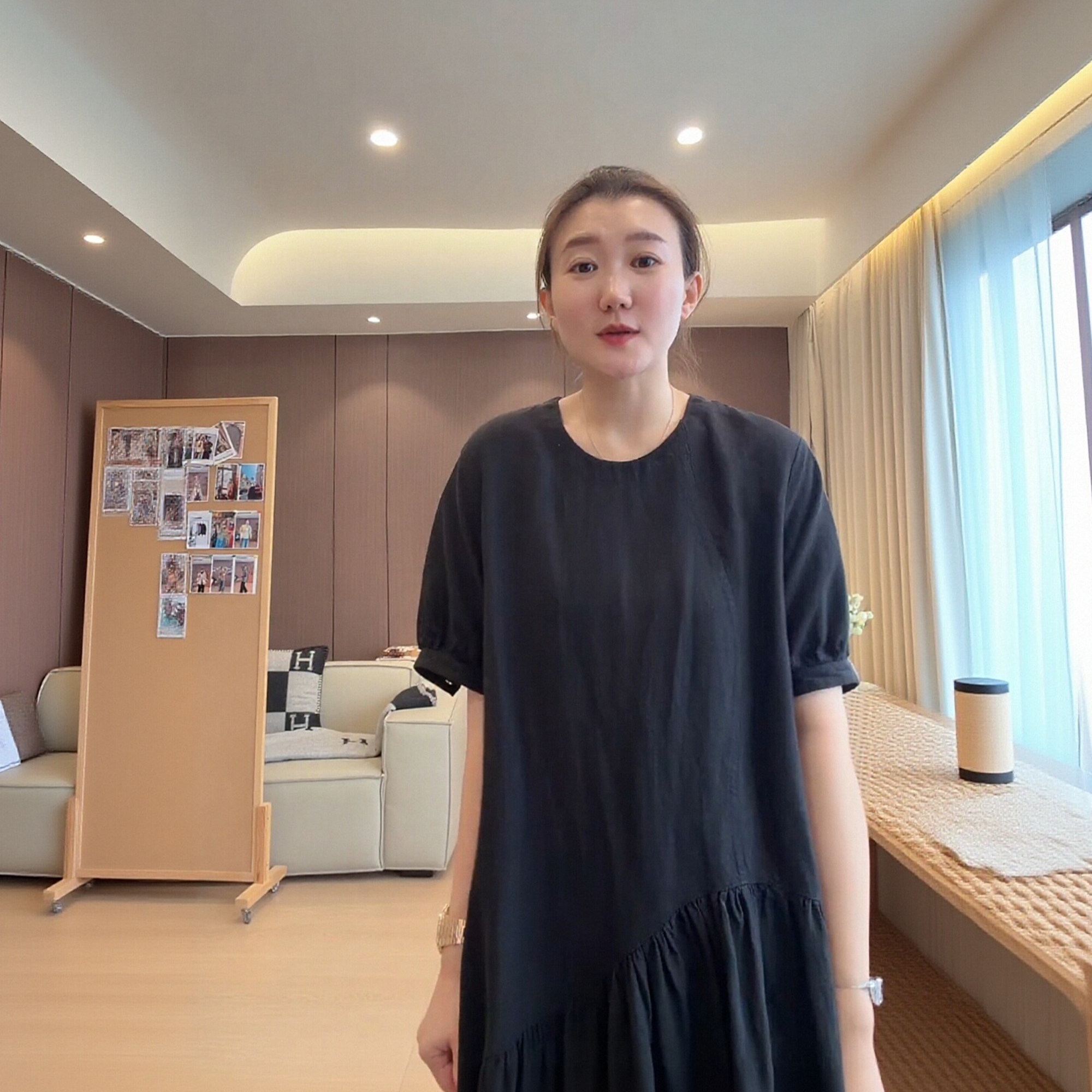 爱自然AJDE 天丝亚麻泡泡袖纯欲小黑裙女夏季通勤垂坠褶皱连衣裙