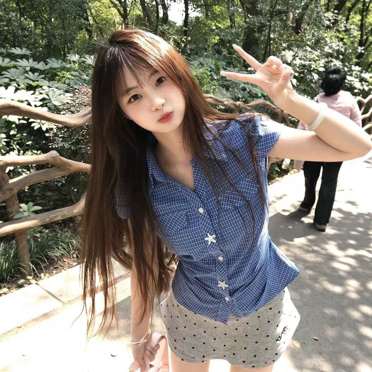 夏季蓝色格子短袖衬衫女韩系学院风小众设计感海星扣修身上衣ins