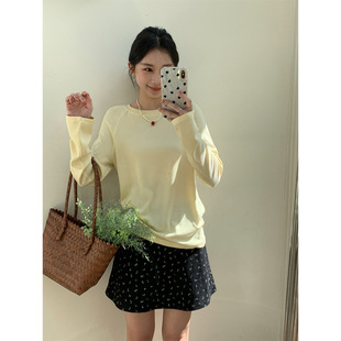 奶黄色圆领长袖休闲T恤2025女装春款内搭小个子修身气质绝美上衣