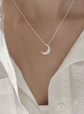 s925纯银肌理感月亮项链女ins小众设计清冷感褶皱熔岩月牙锁骨链