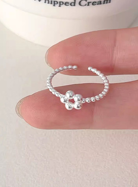 s925纯银小花戒指女 甜美简约ins风精致小巧镂空银珠花瓣开口指环