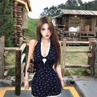 高品质钢琴假日碎花蕾丝挂脖收腰连衣裙女夏设计感欲风辣妹短裙