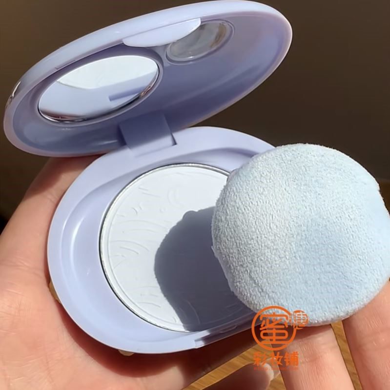 不是 你把粉饼搞这么蓝干嘛 把我一个黄皮都定成冷白皮了蓝色提亮