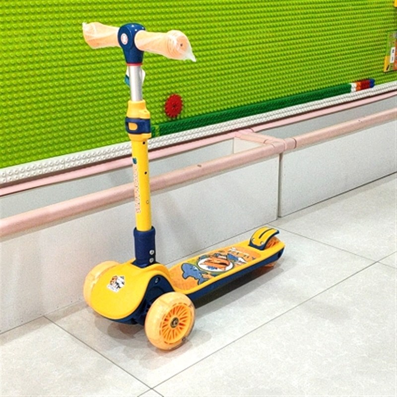 海底小纵队滑板车儿童2-6岁宽轮宝宝小孩1男女童8单脚踏板滑滑车