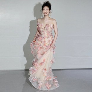 粉色新娘敬酒服2025新款高端生日宴会主持人抹胸晚礼服裙声乐艺考